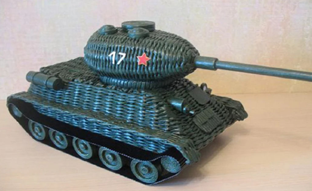 Из бумажных трубочек